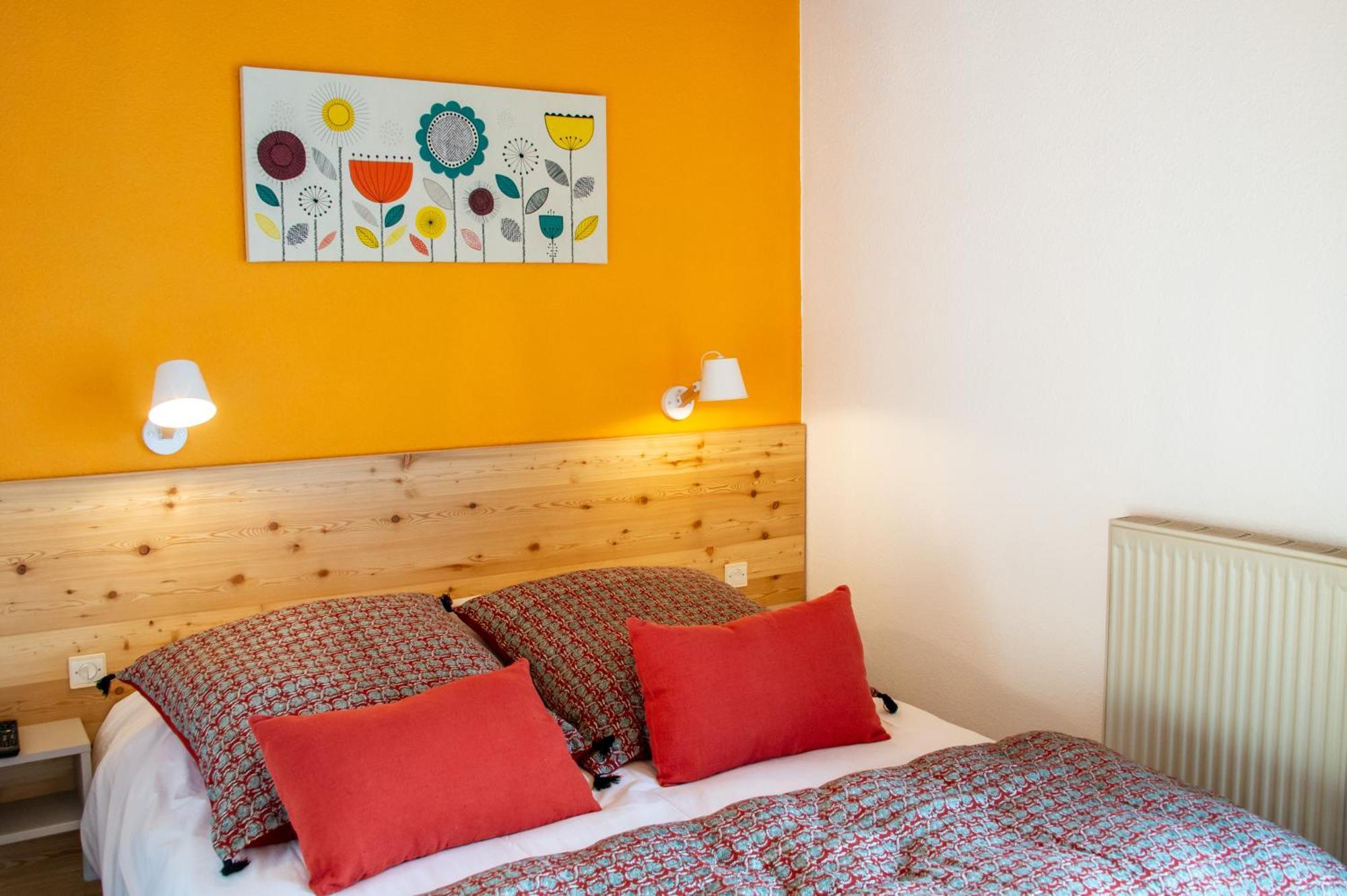 "La Combe Fleurie" Appartements & Chambres Saint-Bonnet-en-Champsaur Ruang foto